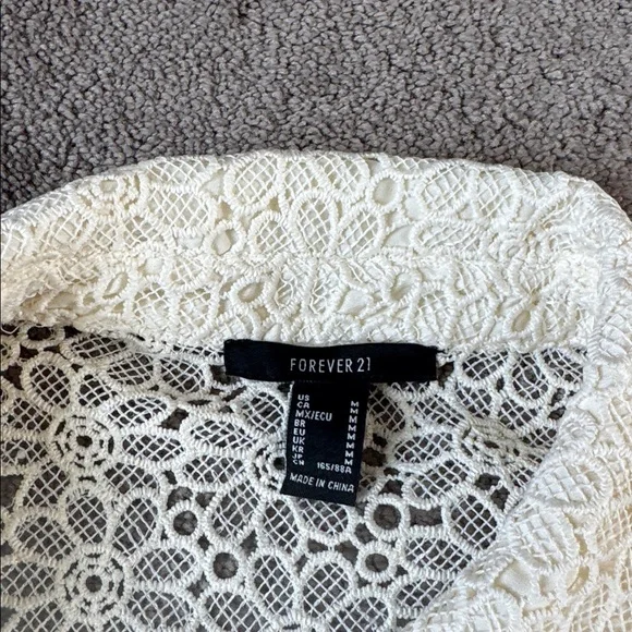 Forever 21 Ivory Floral Lace Button Down Eyelet Top SIZE M - Picture 6 of 8